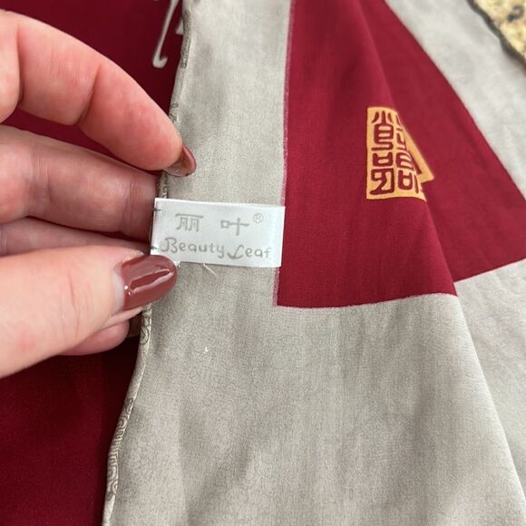 Beauty Leaf Silk Lightweight Chinese Characters Scarf - Picture 2 of 5
